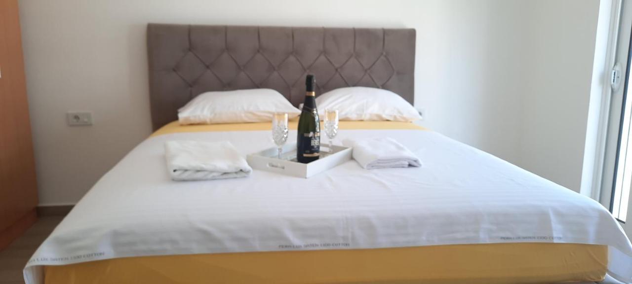 Studio Apartments Jupo Ulcinj Buitenkant foto
